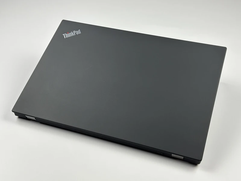 Lenovo ThinkPad P15s Gen 1 - i7-10610U, 15.6" FHD, Quadro P520. Mobilny laptop z LTE do pracy w terenie, łączący wydajność i mobilność.