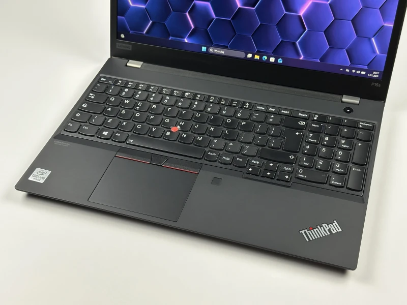 Lenovo ThinkPad P15s Gen 1 - i7-10610U, 15.6" FHD, Quadro P520. Mobilny laptop z LTE do pracy w terenie, łączący wydajność i mobilność.