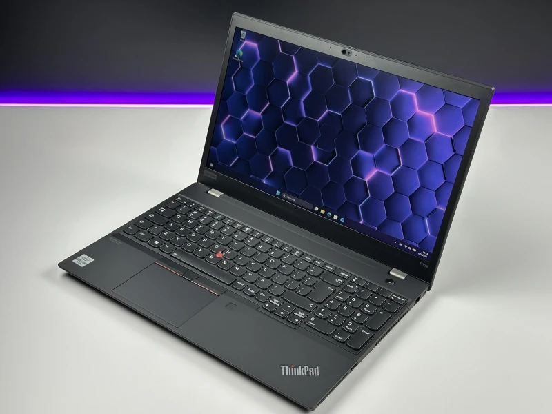 Lenovo ThinkPad P15s Gen 1 - i7-10610U, 15.6" FHD, Quadro P520. Mobilny laptop z LTE do pracy w terenie, łączący wydajność i mobilność.