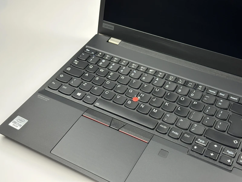 Lenovo ThinkPad P15s Gen 1 - i7-10610U, 15.6" FHD, Quadro P520. Mobilny laptop z LTE do pracy w terenie, łączący wydajność i mobilność.