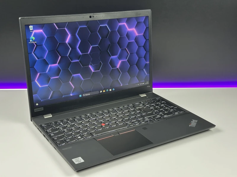 Lenovo ThinkPad P15s Gen 1 - i7-10610U, 15.6" FHD, Quadro P520. Mobilny laptop z LTE do pracy w terenie, łączący wydajność i mobilność.