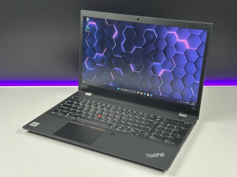 Lenovo ThinkPad P15s Gen 1 - i7-10610U, 15.6" FHD, Quadro P520. Mobilny laptop z LTE do pracy w terenie, łączący wydajność i mobilność.