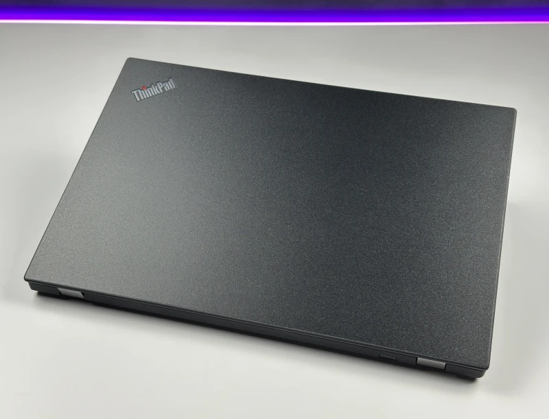 Lenovo ThinkPad P15s Gen 1 - i7-10610U, 15.6" FHD, Quadro P520. Mobilny laptop z LTE do pracy w terenie, łączący wydajność i mobilność.