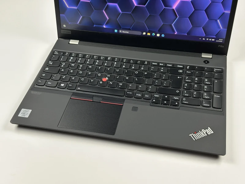 Lenovo ThinkPad P15s Gen 1 - i7-10610U, 15.6" FHD, Quadro P520. Mobilny laptop z LTE do pracy w terenie, łączący wydajność i mobilność.