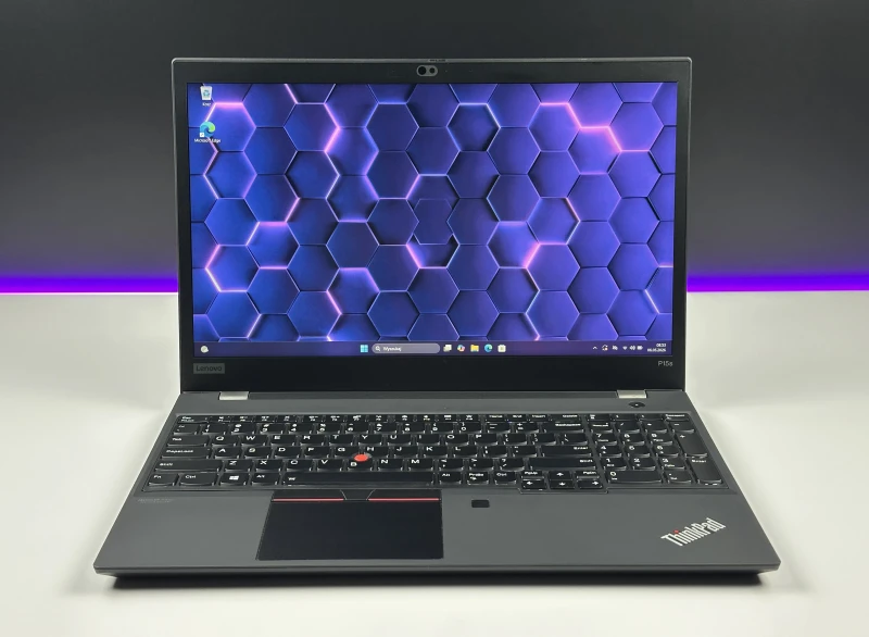 Lenovo ThinkPad P15s Gen 1 i7-10610U, Quadro P520 (2GB), matryca 15,6" FHD – mobilna stacja robocza z klawiaturą US do CAD i pracy technicznej.