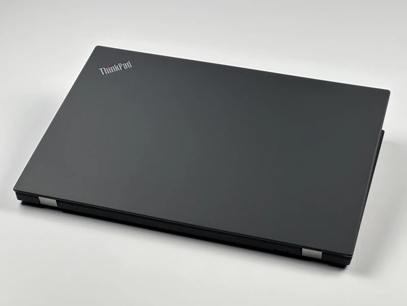 Lenovo ThinkPad P15s Gen 1 i7-10610U, Quadro P520 (2GB), matryca 15,6" FHD – mobilna stacja robocza z klawiaturą US do CAD i pracy technicznej.