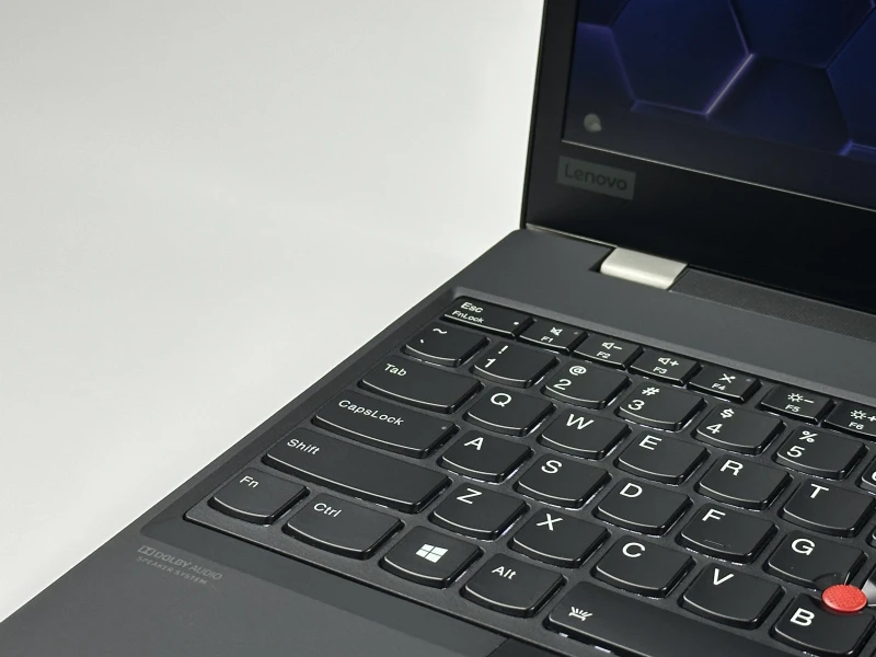 Lenovo ThinkPad P15s Gen 1 i7-10610U, Quadro P520 (2GB), matryca 15,6" FHD – mobilna stacja robocza z klawiaturą US do CAD i pracy technicznej.