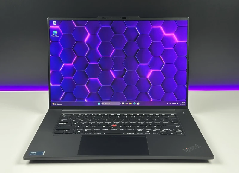 Lenovo ThinkPad P1 Gen 7 procesor Ultra 9 185H, 64GB CAMM2, RTX 2000 Ada, 16" FHD+ – topowa mobilna stacja robocza z Wi-Fi 7 i klawiaturą US.