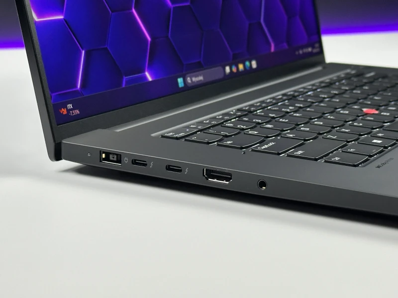 Lenovo ThinkPad P1 Gen 7 procesor Ultra 9 185H, 64GB CAMM2, RTX 2000 Ada, 16" FHD+ – topowa mobilna stacja robocza z Wi-Fi 7 i klawiaturą US.