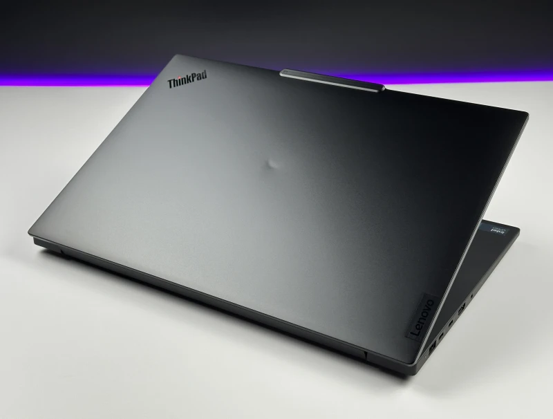 Lenovo ThinkPad P1 Gen 7 procesor Ultra 9 185H, 64GB CAMM2, RTX 2000 Ada, 16" FHD+ – topowa mobilna stacja robocza z Wi-Fi 7 i klawiaturą US.