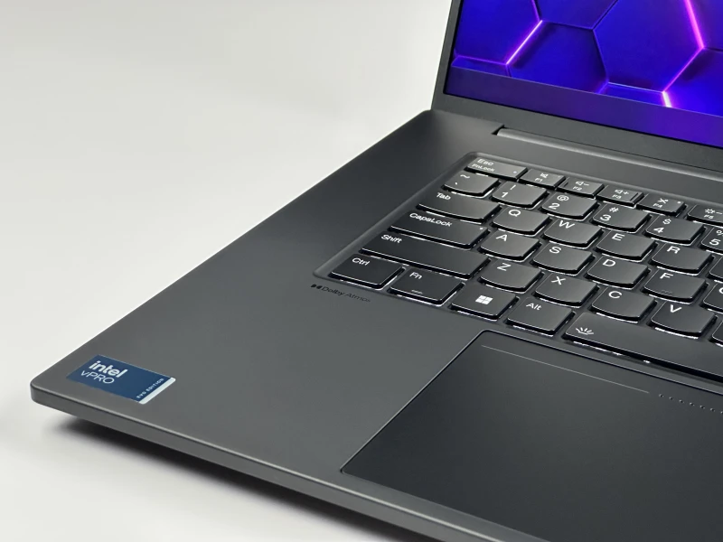 Lenovo ThinkPad P1 Gen 7 procesor Ultra 9 185H, 64GB CAMM2, RTX 2000 Ada, 16" FHD+ – topowa mobilna stacja robocza z Wi-Fi 7 i klawiaturą US.