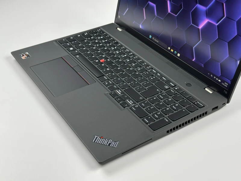 Lenovo ThinkPad T16 Gen 2 - Ryzen 5 7540U, 16" FHD+, LTE. Nowoczesny laptop biznesowy do pracy mobilnej z dużą przestrzenią roboczą.