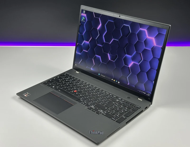 Lenovo ThinkPad T16 Gen 2 - Ryzen 5 7540U, 16" FHD+, LTE. Nowoczesny laptop biznesowy do pracy mobilnej z dużą przestrzenią roboczą.