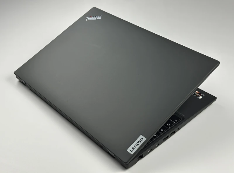 Lenovo ThinkPad T16 Gen 2 - Ryzen 5 7540U, 16" FHD+, LTE. Nowoczesny laptop biznesowy do pracy mobilnej z dużą przestrzenią roboczą.
