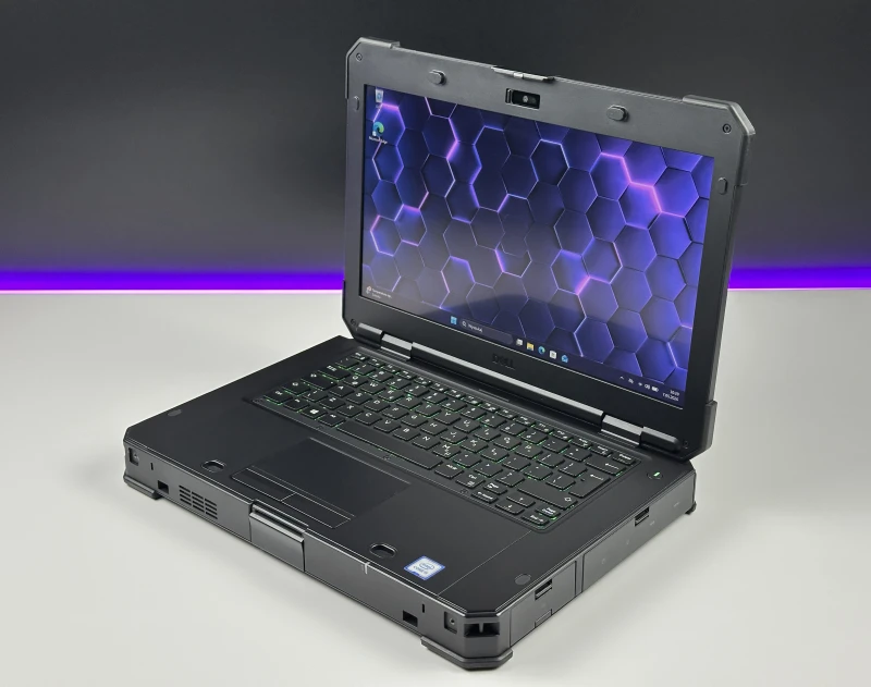Dell Latitude 5424 Rugged - wytrzymały laptop terenowy z podświetlaną klawiaturą RGB i wzmocnioną obudową odporną na trudne warunki pracy.