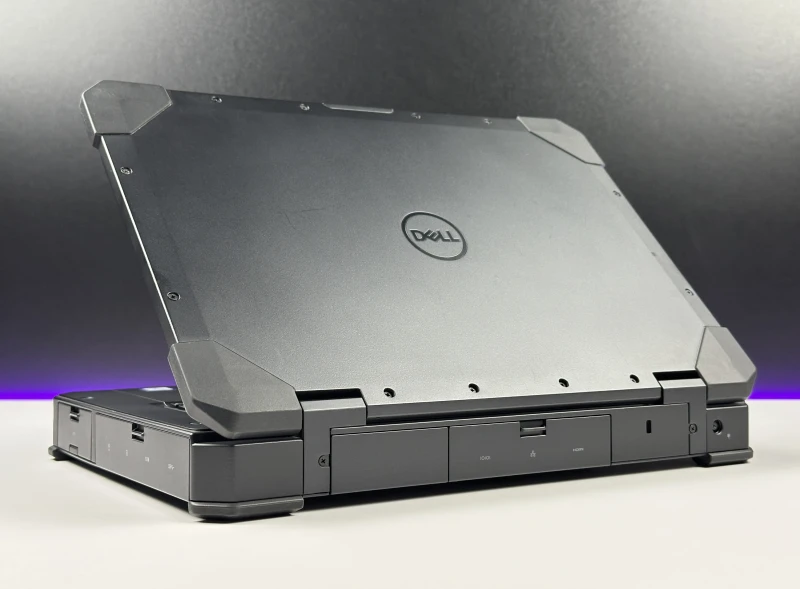 Dell Latitude 5424 Rugged - wytrzymały laptop terenowy z podświetlaną klawiaturą RGB i wzmocnioną obudową odporną na trudne warunki pracy.