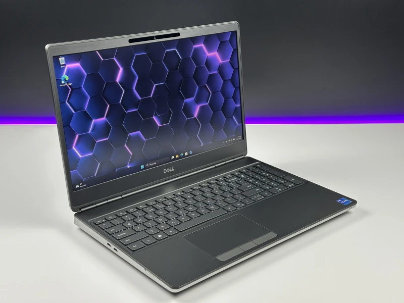 Dell Precision 7560 - i7-11850H, 15.6", RTX A2000. Profesjonalna stacja robocza z klawiaturą US do projektowania i zaawansowanej pracy graficznej.