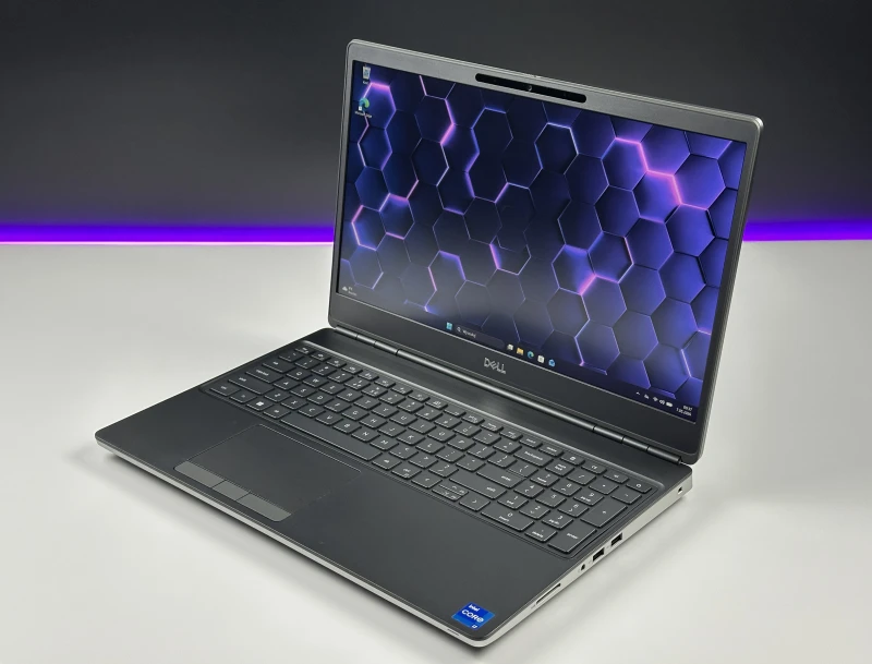 Dell Precision 7560 - i7-11850H, 15.6", RTX A2000. Profesjonalna stacja robocza z klawiaturą US do projektowania i zaawansowanej pracy graficznej.