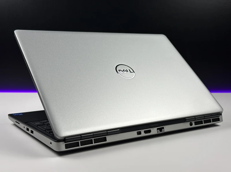 Dell Precision 7560 - i7-11850H, 15.6", RTX A2000. Profesjonalna stacja robocza z klawiaturą US do projektowania i zaawansowanej pracy graficznej.