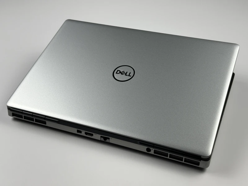 Dell Precision 7560 - i7-11850H, 15.6", RTX A2000. Profesjonalna stacja robocza z klawiaturą US do projektowania i zaawansowanej pracy graficznej.