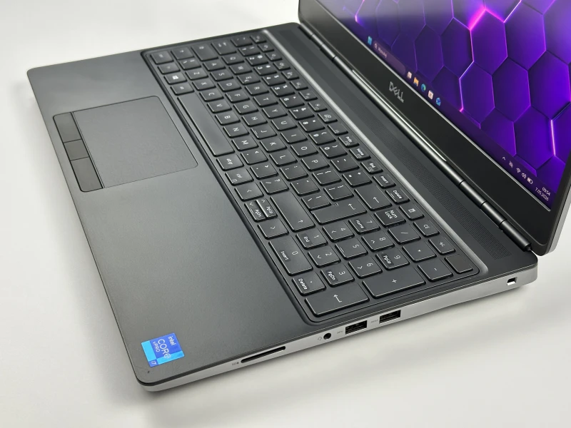 Dell Precision 7560 - mobilna moc zamknięta w solidnej obudowie – i7-11850H, RTX A3000 i ekran FHD dla tych, którzy pracują na najwyższym poziomie.