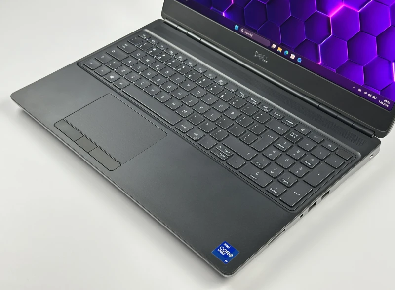 Dell Precision 7560 - mobilna moc zamknięta w solidnej obudowie – i7-11850H, RTX A3000 i ekran FHD dla tych, którzy pracują na najwyższym poziomie.