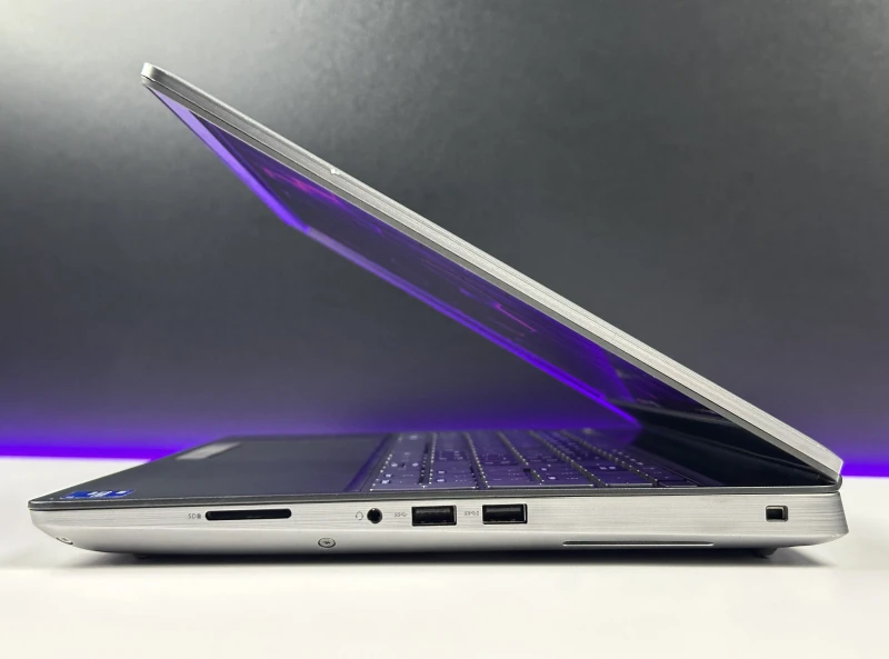 Dell Precision 7560 - mobilna moc zamknięta w solidnej obudowie – i7-11850H, RTX A3000 i ekran FHD dla tych, którzy pracują na najwyższym poziomie.
