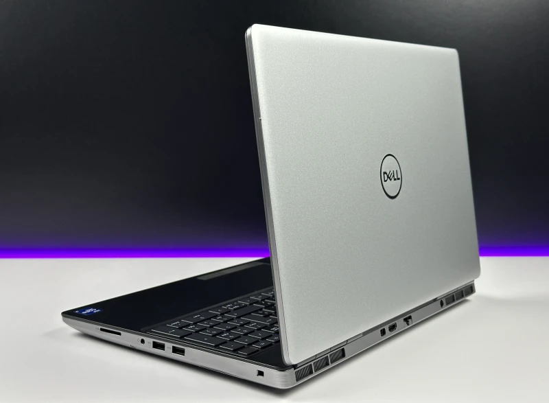 Dell Precision 7560 - mobilna moc zamknięta w solidnej obudowie – i7-11850H, RTX A3000 i ekran FHD dla tych, którzy pracują na najwyższym poziomie.
