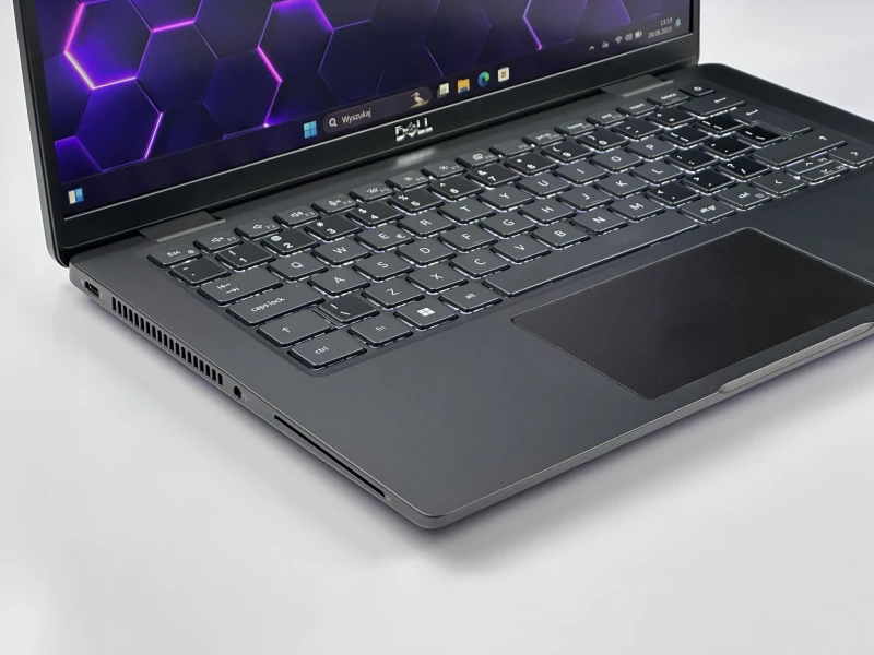 Dell Latitude 7430 - i7-1265U, 32GB RAM. Lekki ultrabook biznesowy z obudową Carbon, stworzony do intensywnej pracy mobilnej i wielozadaniowości.
