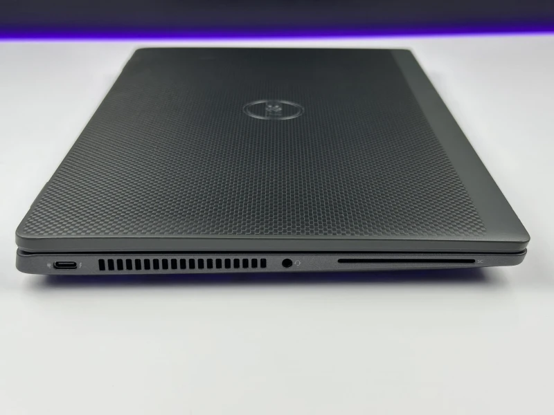 Dell Latitude 7430 - i7-1265U, 32GB RAM. Lekki ultrabook biznesowy z obudową Carbon, stworzony do intensywnej pracy mobilnej i wielozadaniowości.
