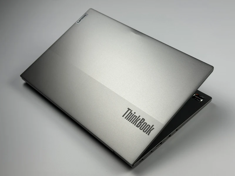Lenovo ThinkBook 14 G3 ACL - procesor Ryzen 7 5700U, 36GB/512GB – wydajny laptop biznesowy z Radeon Graphics i czytnikiem linii papilarnych.