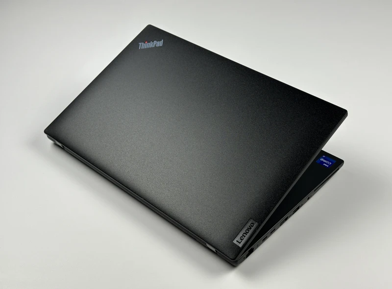 Lenovo ThinkPad L14 Gen 4 - nowoczesny laptop biznesowy z wydajnym procesorem Intel 13. generacji, idealny do pracy biurowej i mobilnej.