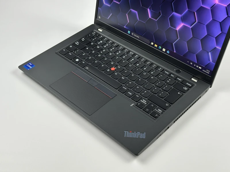Lenovo ThinkPad L14 Gen 4 - nowoczesny laptop biznesowy z wydajnym procesorem Intel 13. generacji, idealny do pracy biurowej i mobilnej.