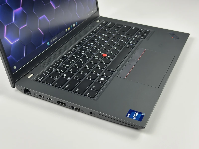 Lenovo ThinkPad L14 Gen 4 z i7-1365U, FHD i klawiaturą PL QWERTY – wydajność, wygoda i niezawodność w pracy i codziennym użytkowaniu.