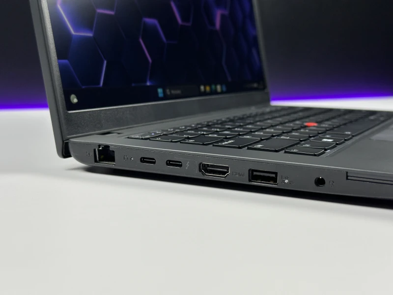 Lenovo ThinkPad L14 Gen 4 z i7-1365U, FHD i klawiaturą PL QWERTY – wydajność, wygoda i niezawodność w pracy i codziennym użytkowaniu.