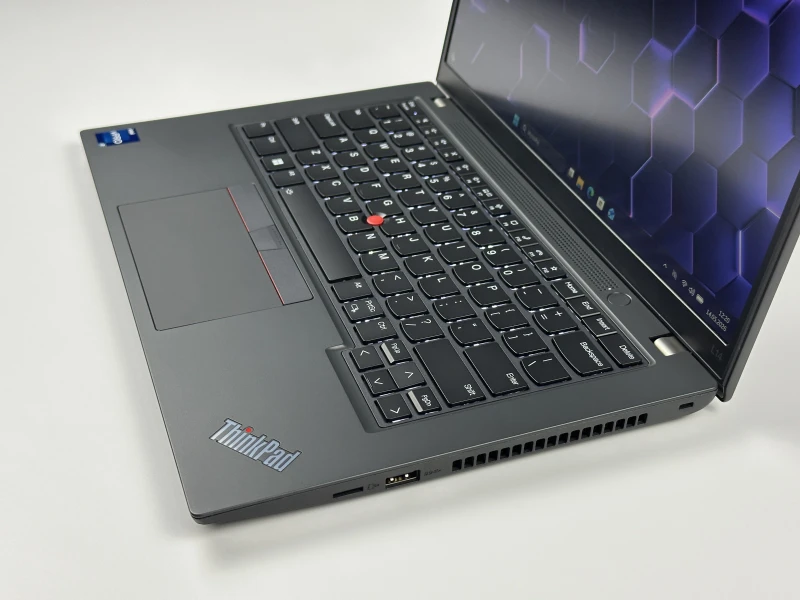 Lenovo ThinkPad L14 Gen 4 z i7-1365U, FHD i klawiaturą PL QWERTY – wydajność, wygoda i niezawodność w pracy i codziennym użytkowaniu.