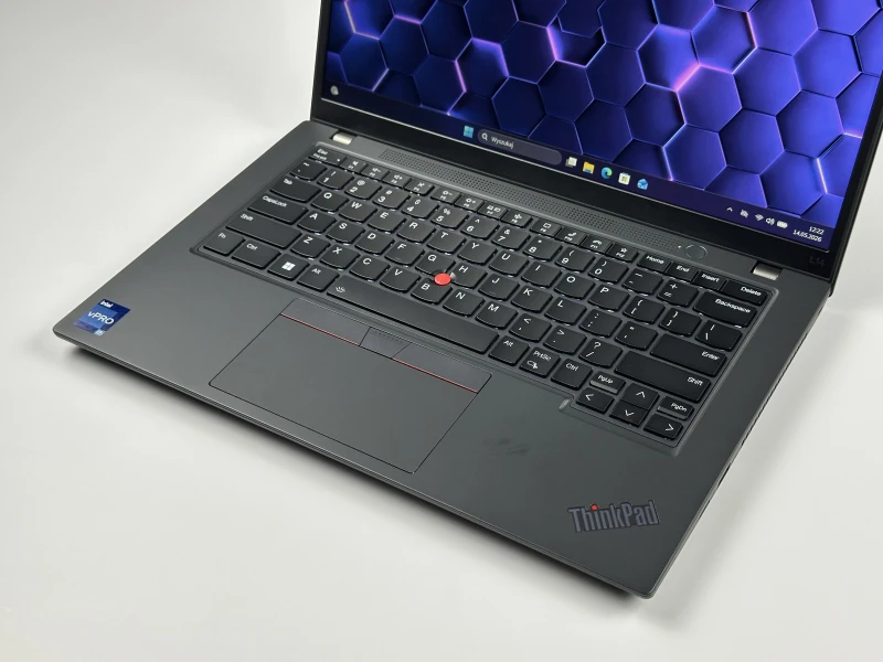 Lenovo ThinkPad L14 Gen 4 z i7-1365U, FHD i klawiaturą PL QWERTY – wydajność, wygoda i niezawodność w pracy i codziennym użytkowaniu.