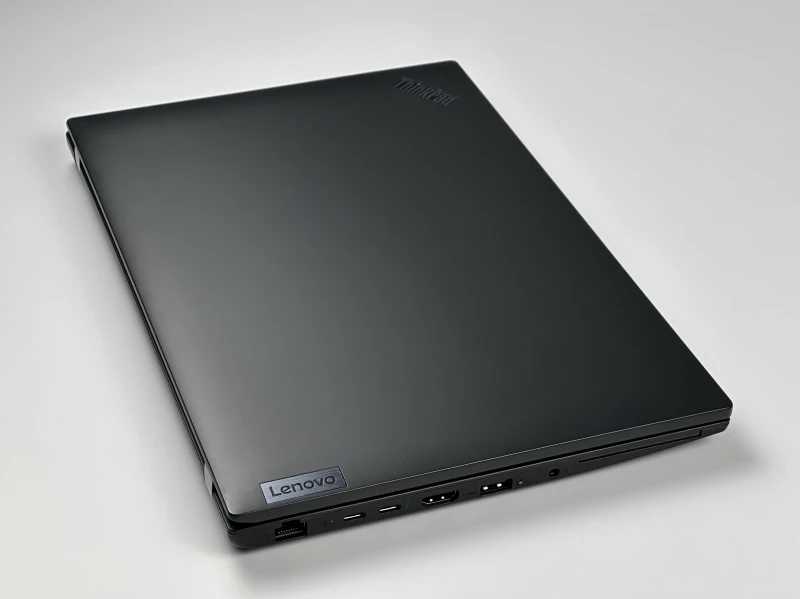 Lenovo ThinkPad L14 Gen 4 z i7-1365U, FHD i klawiaturą PL QWERTY – wydajność, wygoda i niezawodność w pracy i codziennym użytkowaniu.