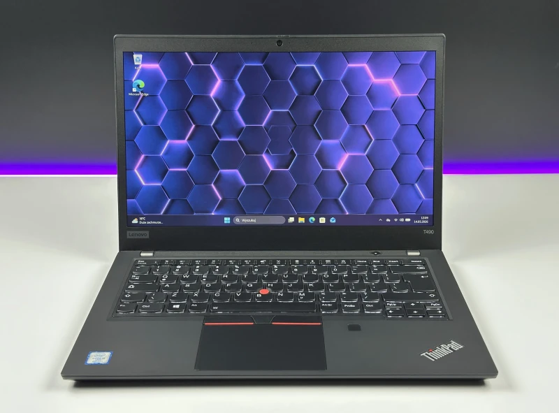 Lenovo ThinkPad T490 – niezawodność i wydajność! i5-8365U, matryca FHD i legendarna jakość ThinkPad dla komfortowej pracy każdego dnia.