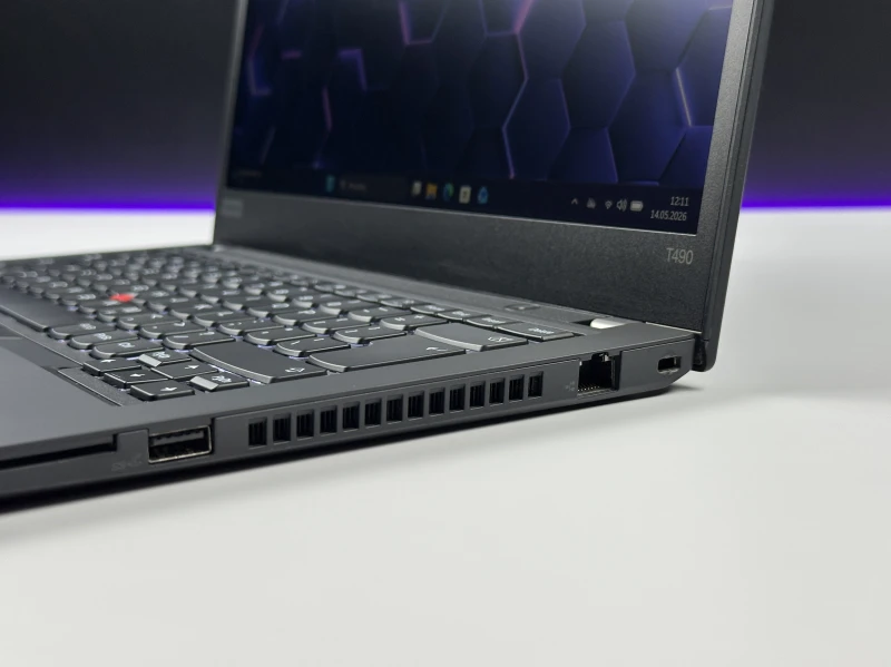 Lenovo ThinkPad T490 – niezawodność i wydajność! i5-8365U, matryca FHD i legendarna jakość ThinkPad dla komfortowej pracy każdego dnia.