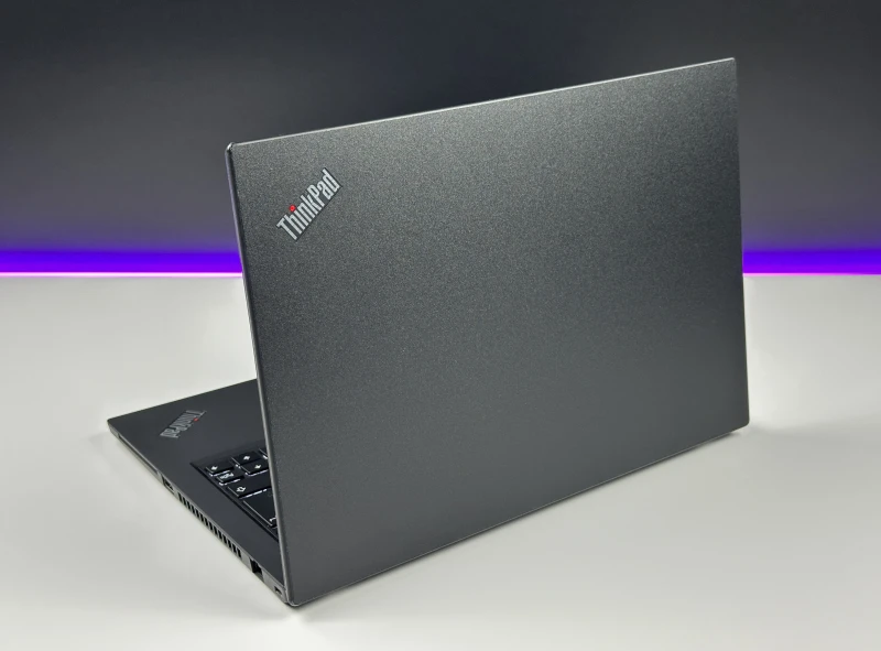Lenovo ThinkPad T490 – niezawodność i wydajność! i5-8365U, matryca FHD i legendarna jakość ThinkPad dla komfortowej pracy każdego dnia.