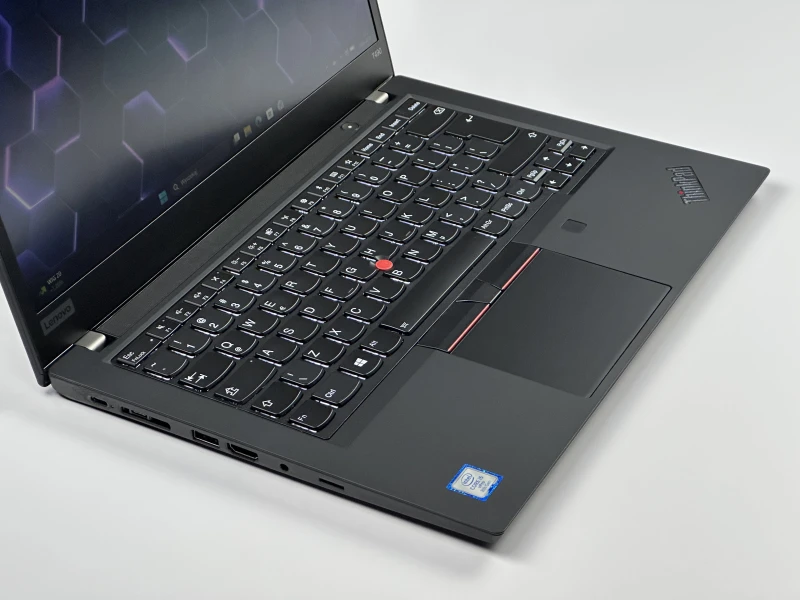Lenovo ThinkPad T490 – niezawodność i wydajność! i5-8365U, matryca FHD i legendarna jakość ThinkPad dla komfortowej pracy każdego dnia.