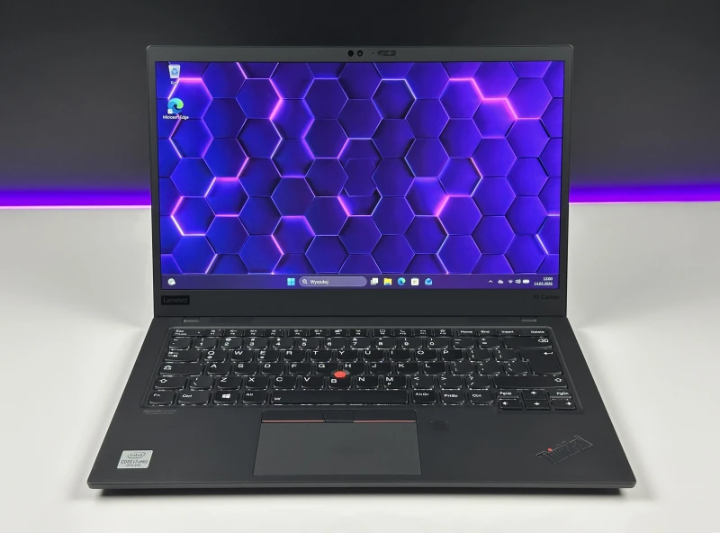 Lenovo ThinkPad X1 Carbon Gen 8 z i7-10610U i matrycą FHD – ultralekki laptop, stworzony z myślą o mobilnej pracy i wymagających użytkownikach.