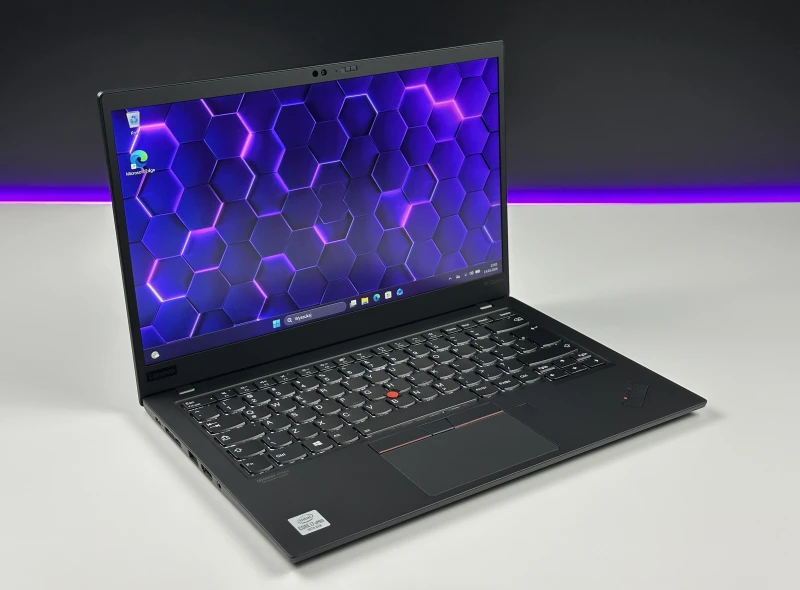 Lenovo ThinkPad X1 Carbon Gen 8 z i7-10610U i matrycą FHD – ultralekki laptop, stworzony z myślą o mobilnej pracy i wymagających użytkownikach.