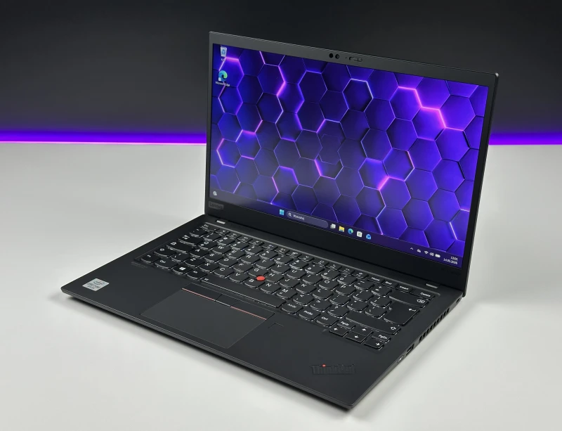 Lenovo ThinkPad X1 Carbon Gen 8 z i7-10610U i matrycą FHD – ultralekki laptop, stworzony z myślą o mobilnej pracy i wymagających użytkownikach.