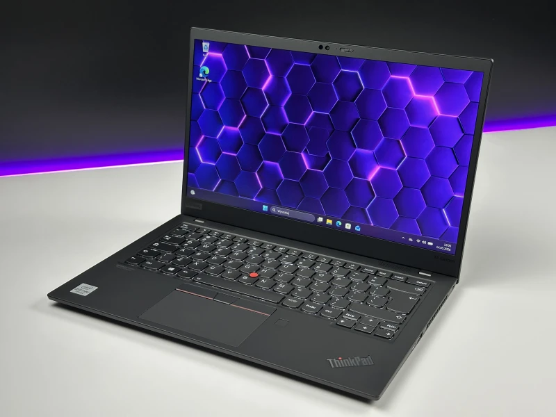 Lenovo ThinkPad X1 Carbon Gen 8 z i7-10610U i matrycą FHD – ultralekki laptop, stworzony z myślą o mobilnej pracy i wymagających użytkownikach.