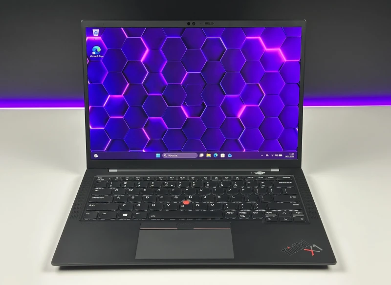 Lenovo ThinkPad X1 Carbon Gen 9 i7-1185G7, 16GB, 14" FHD+ – ultralekki laptop biznesowy z podświetlaną klawiaturą US i obsługą polskich znaków.
