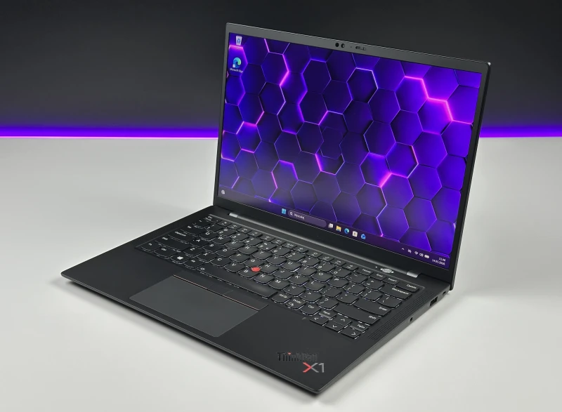 Lenovo ThinkPad X1 Carbon Gen 9 i7-1185G7, 16GB, 14" FHD+ – ultralekki laptop biznesowy z podświetlaną klawiaturą US i obsługą polskich znaków.