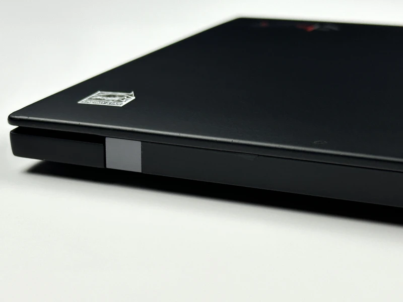 Lenovo ThinkPad X1 Carbon Gen 9 i7-1185G7, 16GB, 14" FHD+ – ultralekki laptop biznesowy z podświetlaną klawiaturą US i obsługą polskich znaków.
