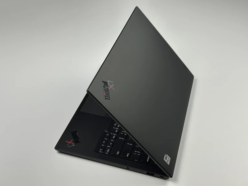 Lenovo ThinkPad X1 Carbon Gen 9 i7-1185G7, 16GB, 14" FHD+ – ultralekki laptop biznesowy z podświetlaną klawiaturą US i obsługą polskich znaków. Lenovo ThinkPad X1 Carbon Gen 9 i7-1185G7, 16GB, 14" FHD+ – ultralekki laptop biznesowy z podświetlaną klawiaturą US i obsługą polskich znaków.